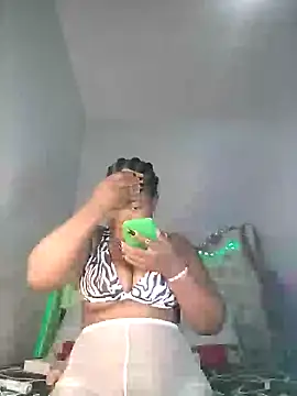 Snapshot of Sexypresh302 chatting on January 21, 6:43 am Sexypresh302 online show from January 21, 6:43 am