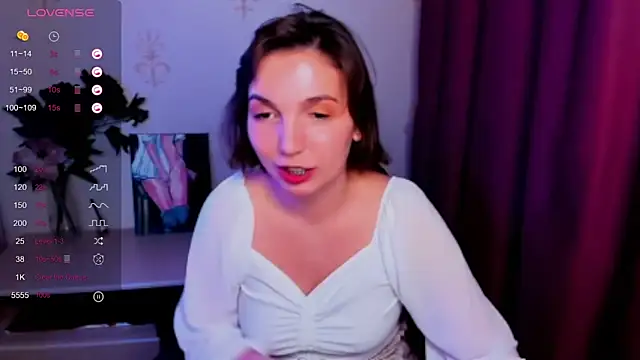 KindHazelHere  online show from October 21, 9:15 pm