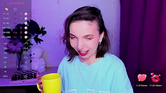 KindHazelHere  online show from March 21, 10:35 pm