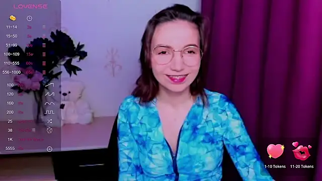 KindHazelHere  online show from May 18, 6:14 pm