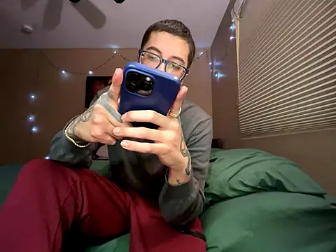 Snapshot of Bwcjoshbanks chatting on November 24, 3:17 am Bwcjoshbanks online show from November 24, 3:17 am