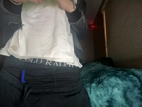 Snapshot of Bwcjoshbanks chatting on December 15, 4:17 am Bwcjoshbanks online show from December 15, 4:17 am