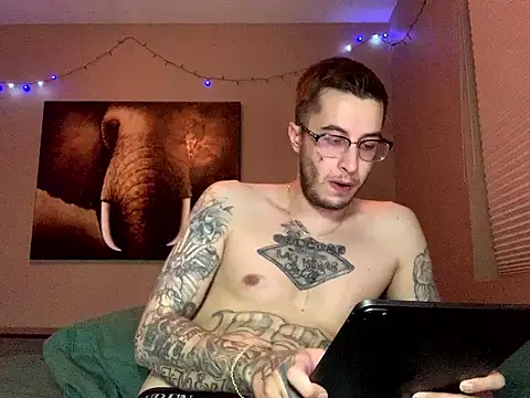 Snapshot of Bwcjoshbanks chatting on January 7, 12:29 pm Bwcjoshbanks online show from January 7, 12:29 pm