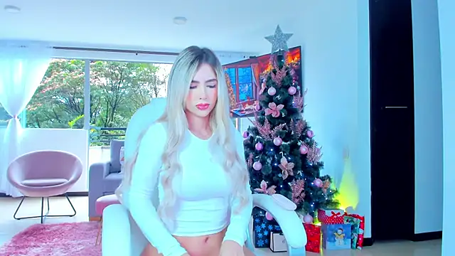 Snapshot of Sophi_Jonnes chatting on December 16, 1:11 pm Sophi Jonnes online show from December 16, 1:11 pm