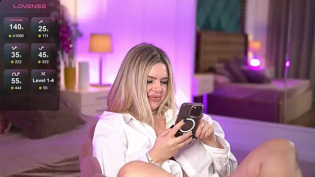 SophieBoobsX online show from January 19, 1:22 pm