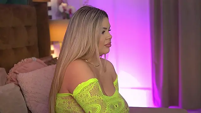 SophieBoobsX online show from May 15, 5:36 am