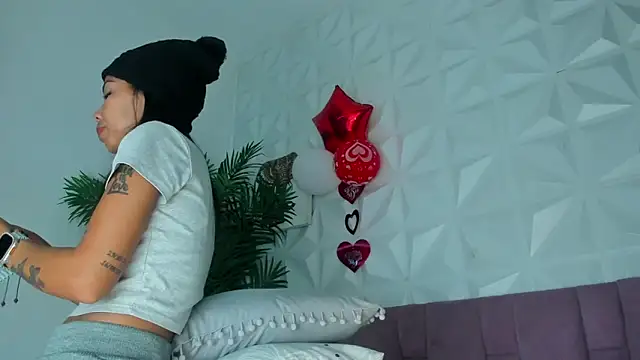 Snapshot of Hellen_Sky chatting on February 17, 7:09 pm Hellen Sky online show from February 17, 7:09 pm