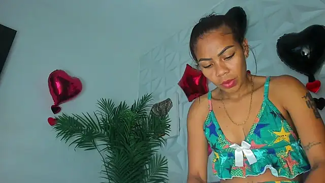 Snapshot of Hellen_Sky chatting on March 16, 7:40 pm Hellen Sky online show from March 16, 7:40 pm