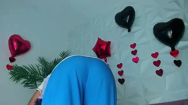 Snapshot of Hellen_Sky chatting on March 19, 7:07 pm Hellen Sky online show from March 19, 7:07 pm