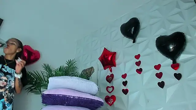 Snapshot of Hellen_Sky chatting on March 30, 7:04 pm Hellen Sky online show from March 30, 7:04 pm