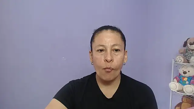 Snapshot of mature_martina chatting on December 16, 6:35 pm mature martina online show from December 16, 6:35 pm