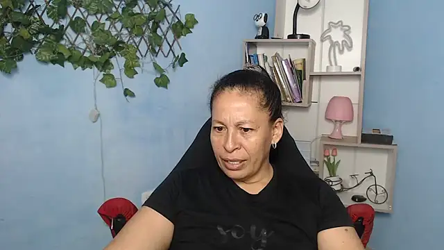 Snapshot of mature_martina chatting on December 22, 7:44 pm mature martina online show from December 22, 7:44 pm