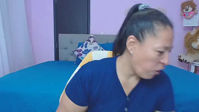 Snapshot of mature_martina chatting on January 6, 7:17 pm mature martina online show from January 6, 7:17 pm