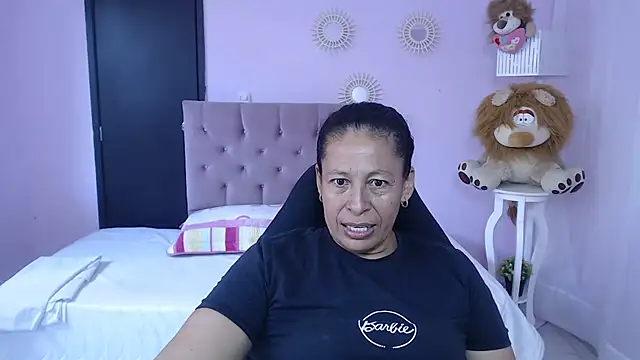 Snapshot of mature_martina chatting on February 6, 7:17 pm mature martina online show from February 6, 7:17 pm