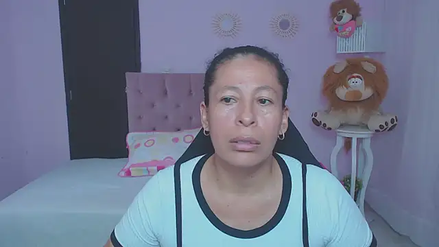 Snapshot of mature_martina chatting on February 9, 6:34 pm mature martina online show from February 9, 6:34 pm