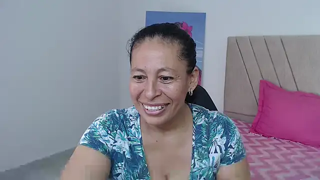 Snapshot of mature_martina chatting on February 10, 7:18 pm mature martina online show from February 10, 7:18 pm