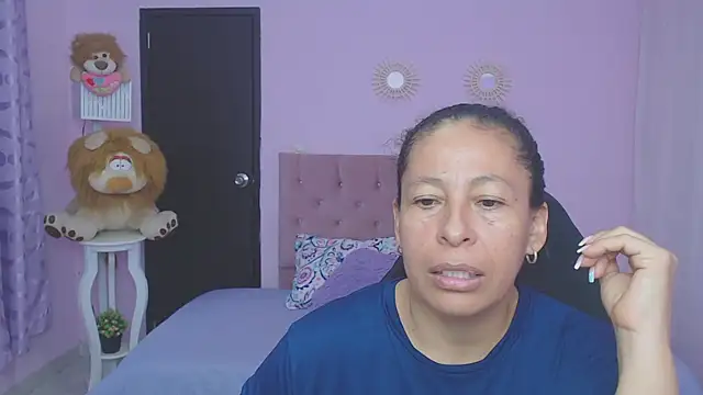 Snapshot of mature_martina chatting on February 16, 7:32 pm mature martina online show from February 16, 7:32 pm