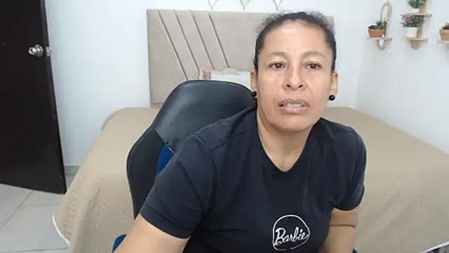 Snapshot of mature_martina chatting on March 30, 8:10 pm mature martina online show from March 30, 8:10 pm