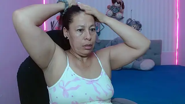 mature martina online show from May 17, 11:06 am