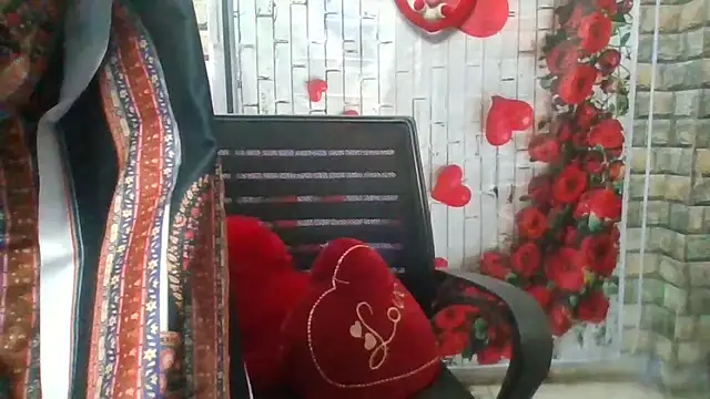 Snapshot of Sexy_iknoor chatting on February 19, 5:14 am Sexy iknoor online show from February 19, 5:14 am