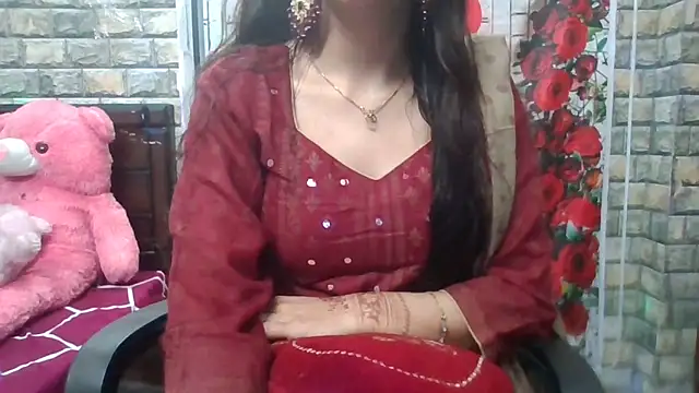 Snapshot of Sexy_iknoor chatting on February 22, 5:30 am Sexy iknoor online show from February 22, 5:30 am