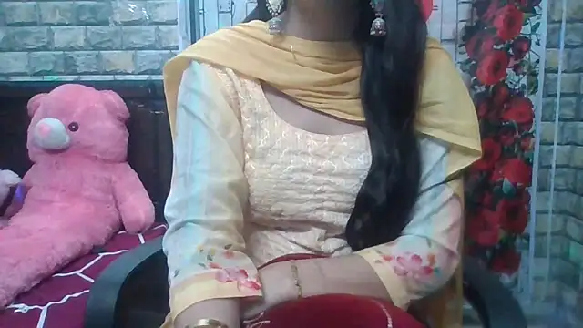 Snapshot of Sexy_iknoor chatting on February 26, 5:39 am Sexy iknoor online show from February 26, 5:39 am