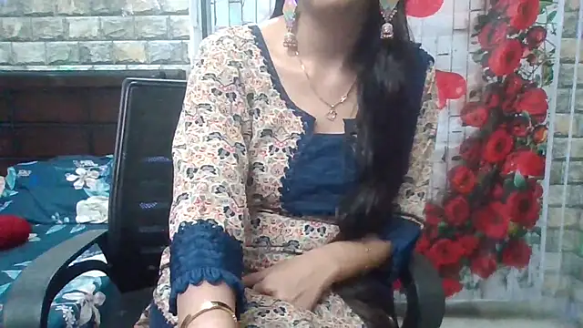 Snapshot of Sexy_iknoor chatting on March 11, 5:35 am Sexy iknoor online show from March 11, 5:35 am