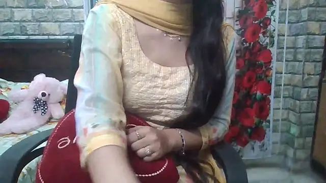 Snapshot of Sexy_iknoor chatting on April 1, 6:47 am Sexy iknoor online show from April 1, 6:47 am