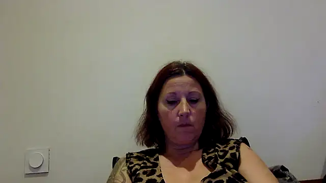 Snapshot of feline27 chatting on October 17, 8:22 pm feline27 online show from October 17, 8:22 pm