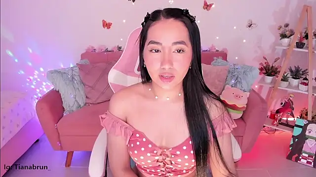 Snapshot of Zara_uwu_ chatting on September 20, 11:00 am Zara uwu online show from September 20, 11:00 am