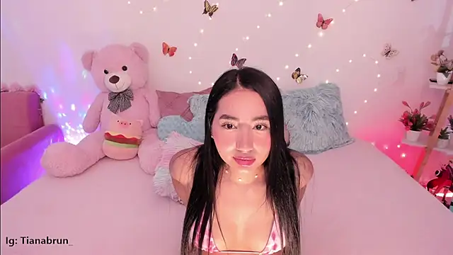 Snapshot of Zara_uwu_ chatting on November 21, 11:53 am Zara uwu online show from November 21, 11:53 am