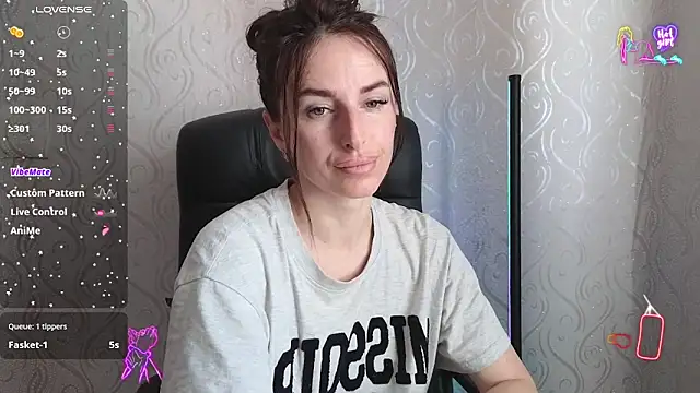 xx adrihanna xx online show from May 17, 6:00 am