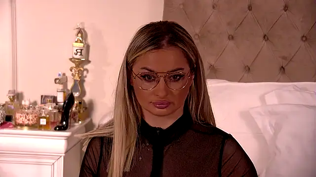 Snapshot of Denisse_Perry chatting on September 29, 12:05 am Denisse Perry online show from September 29, 12:05 am