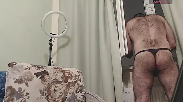 Snapshot of hairymonk1988S chatting on December 15, 3:24 am hairymonk1988S online show from December 15, 3:24 am