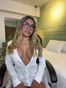 Snapshot of kataliina__ chatting on November 20, 12:16 pm kataliina online show from November 20, 12:16 pm