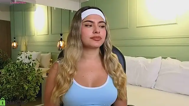 Snapshot of kataliina__ chatting on January 13, 11:48 am kataliina online show from January 13, 11:48 am