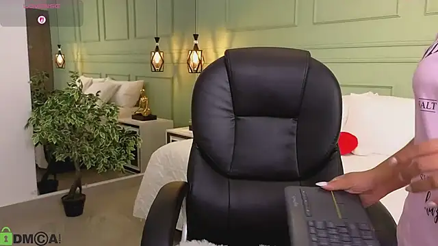 Snapshot of kataliina__ chatting on February 3, 11:37 am kataliina online show from February 3, 11:37 am