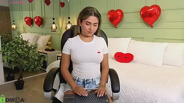 Snapshot of kataliina__ chatting on February 9, 11:47 am kataliina online show from February 9, 11:47 am