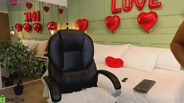 Snapshot of kataliina__ chatting on February 13, 11:50 am kataliina online show from February 13, 11:50 am