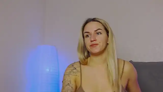 SofiJames online show from December 6, 6:04 am