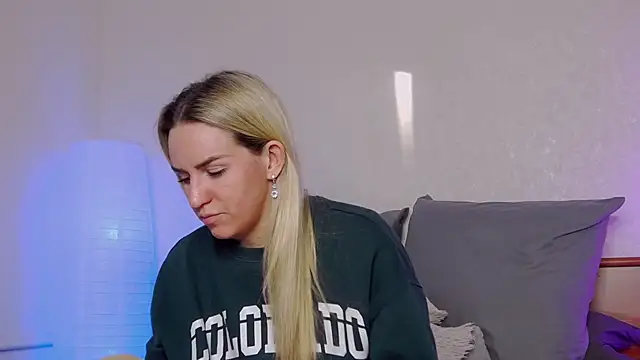 SofiJames online show from December 14, 6:13 am
