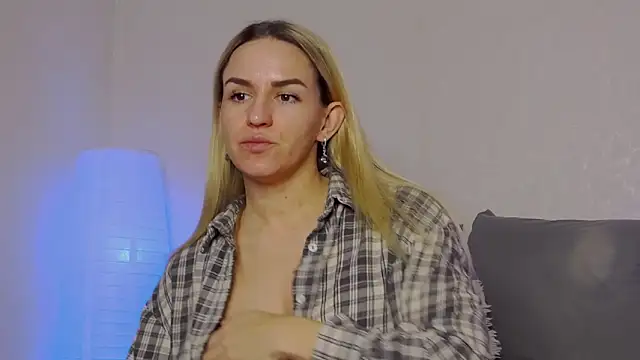 SofiJames online show from December 15, 9:24 am