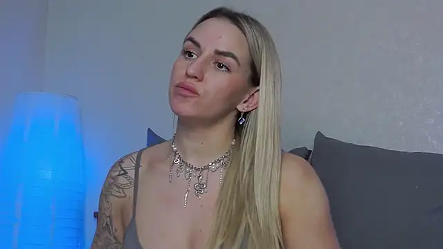SofiJames online show from March 8, 9:28 am