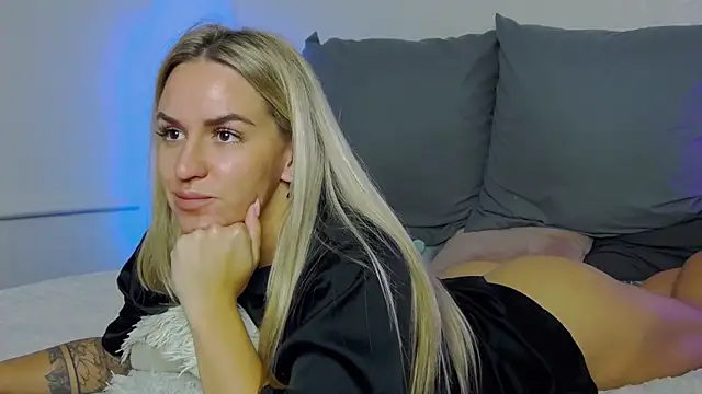 Snapshot of SofiJames chatting on September 28, 7:47 am SofiJames online show from September 28, 7:47 am