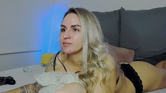 SofiJames online show from November 20, 6:57 am