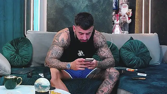 masterkingofmusclee online show from December 5, 8:55 am