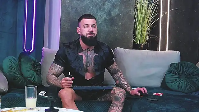 masterkingofmusclee online show from January 7, 7:17 pm