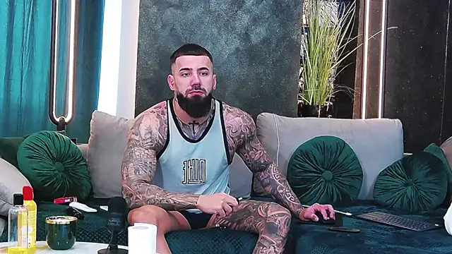 masterkingofmusclee online show from February 5, 7:07 am