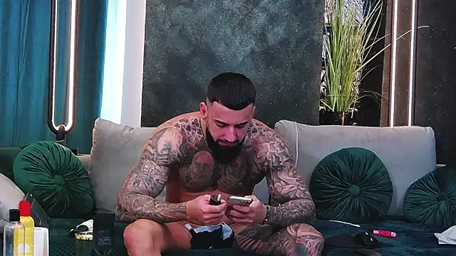 masterkingofmusclee online show from February 5, 10:08 am