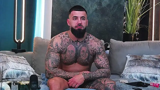 masterkingofmusclee online show from February 13, 1:37 pm